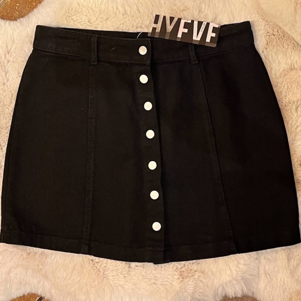 🎩🗝️ NWT $34- HyFve Snap Front Black Jean Skirt